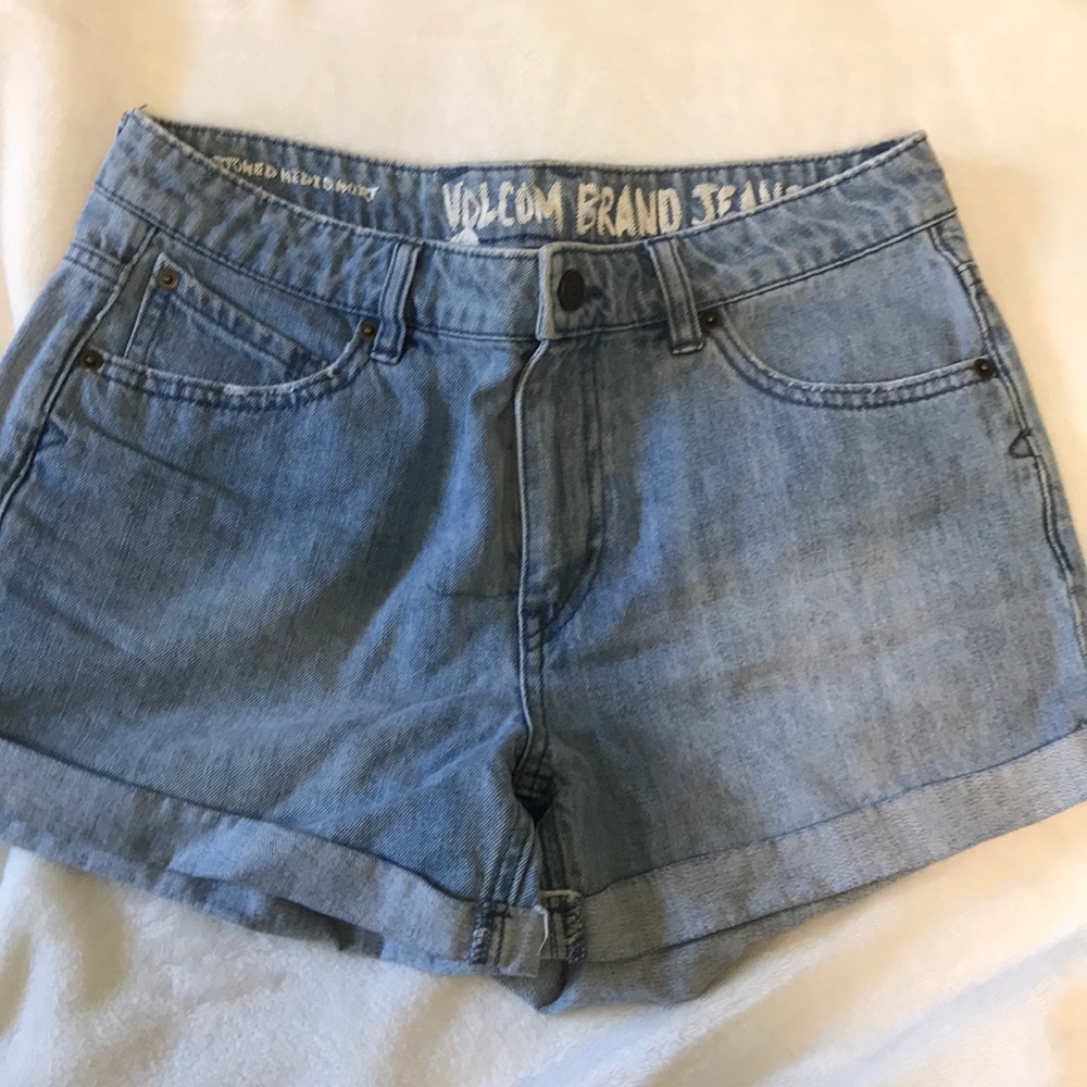 Volcom stone Midi Shorts size 5